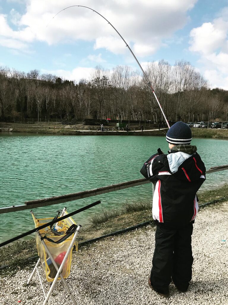 pesca in lago alla trota